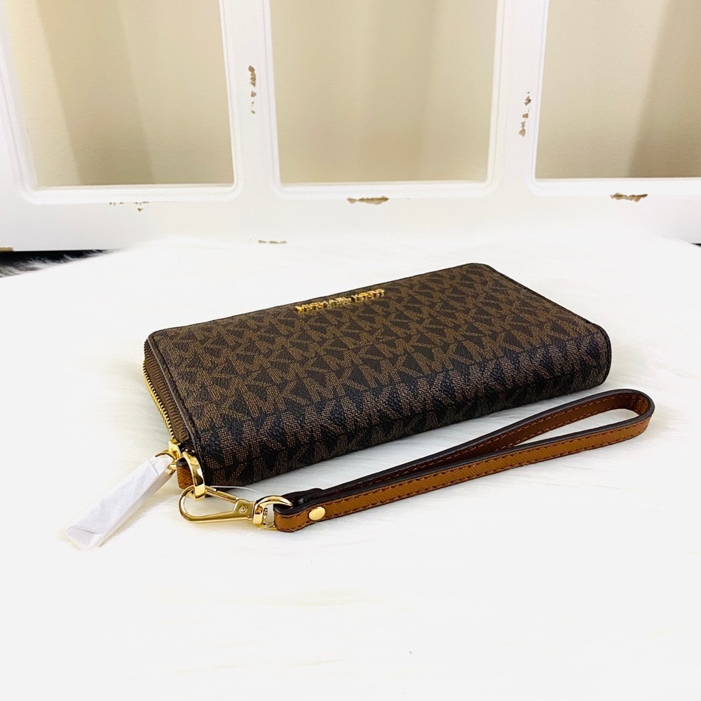 Michael Kors Jet Set Travel Large Flat Phone Case - Picture 6 of 10